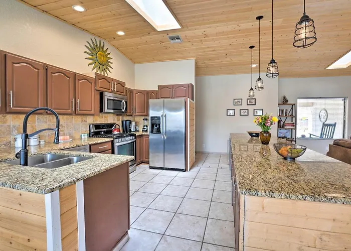 Vakantiehuis Havasu Home: Heated Pool & Golf Course Views Lake Havasu City