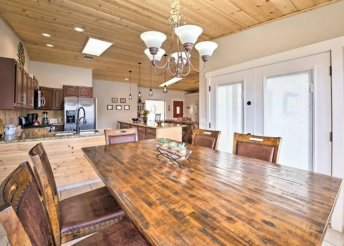Havasu Home: Heated Pool & Golf Course Views Vakantiehuis Lake Havasu City