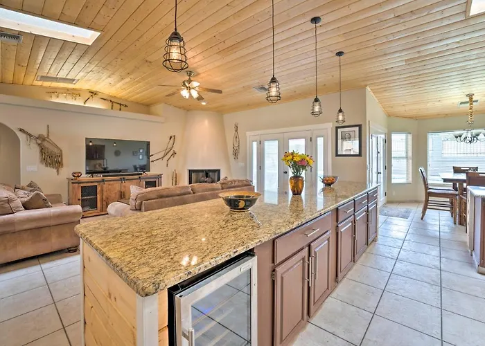 Vakantiehuis Havasu Home: Heated Pool & Golf Course Views