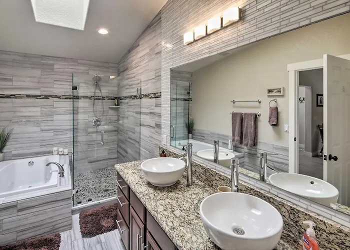 Havasu Home: Heated Pool & Golf Course Views