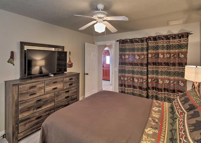 Vakantiehuis Havasu Home: Heated Pool & Golf Course Views